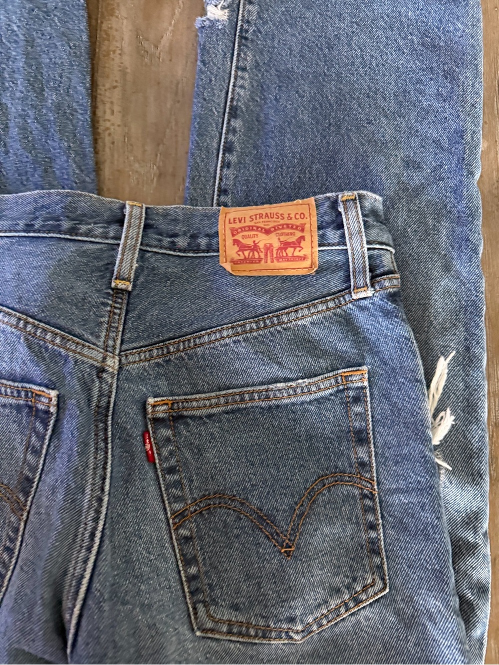 Levi’s Ribcage Distressed Ankle Blue Denim Jeans - Classic Look - Picture 8 of 9